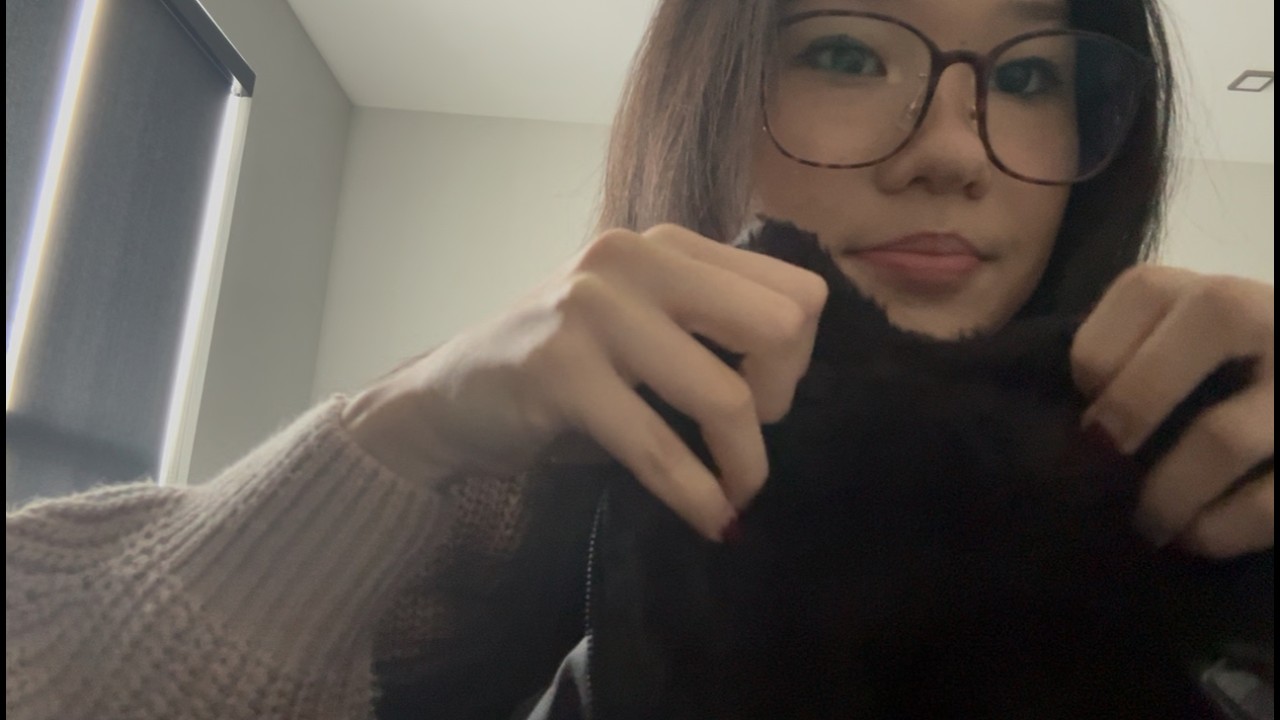 ASMR fabric scratching 