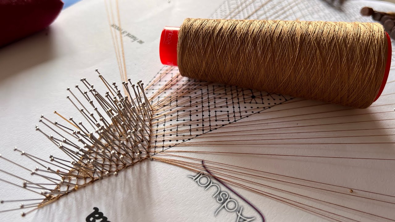 Como empezar una sombrilla de encaje de bolillos - bolillotutorial Raquel M Adsuar Bolillotuber