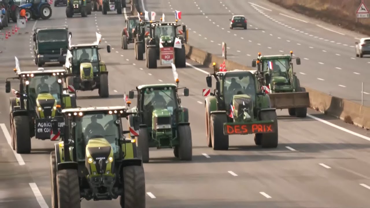 LIVE  FRANCE :Protesting farmers 'besiege' Paris by blocking major highways with tractors