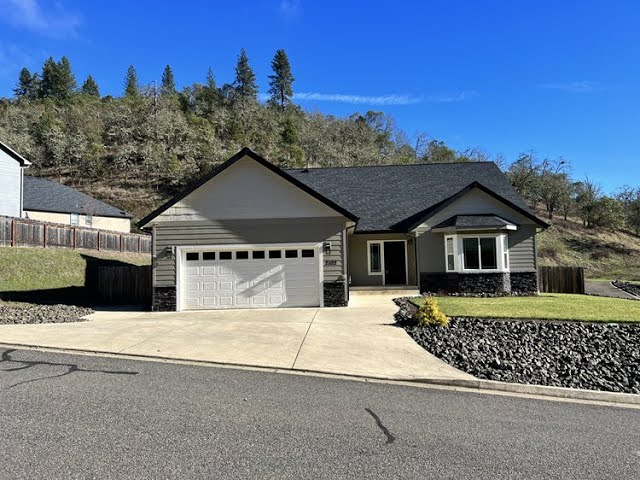 4 Br. 2 Ba. Home In Upscale Roseburg OR Neighborhood