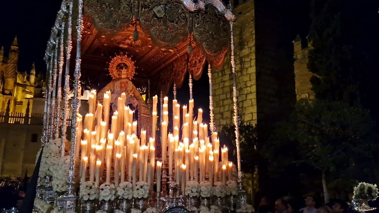 La Virgen de la Angustia de los Estudiantes por la plaza del Triunfo - BM Alcalá de Guadaíra