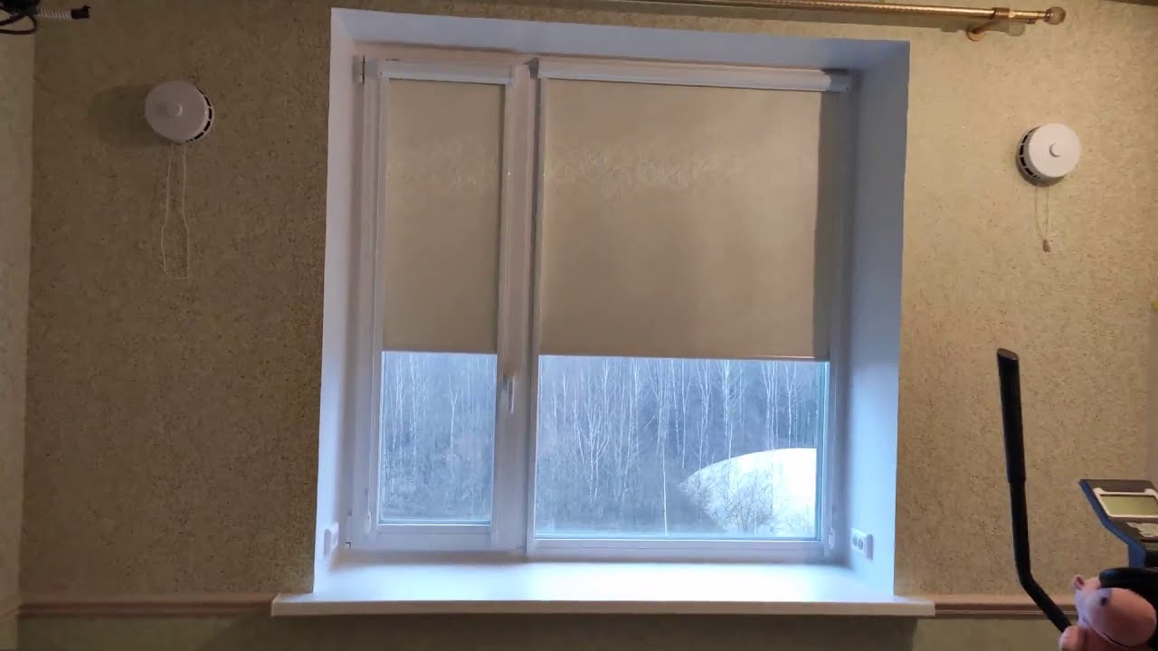 Рулонные шторы Уни 2 с коробом и направляющими, ткань Сфера блекаут  от компании SVIL