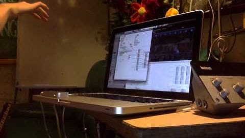 Leap Motion + GecoMIDI + PureData + Logic ES2 Test 1