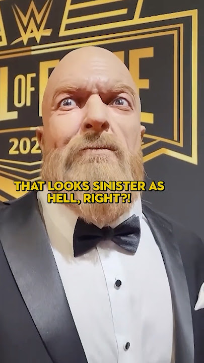 R-Truth Sees Triple H's Statue For The 1st Time 😂