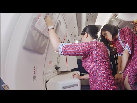 Pramugari Cantik Lion Air Saat Membuka Pintu Pesawat Airbus A330-900 Neo