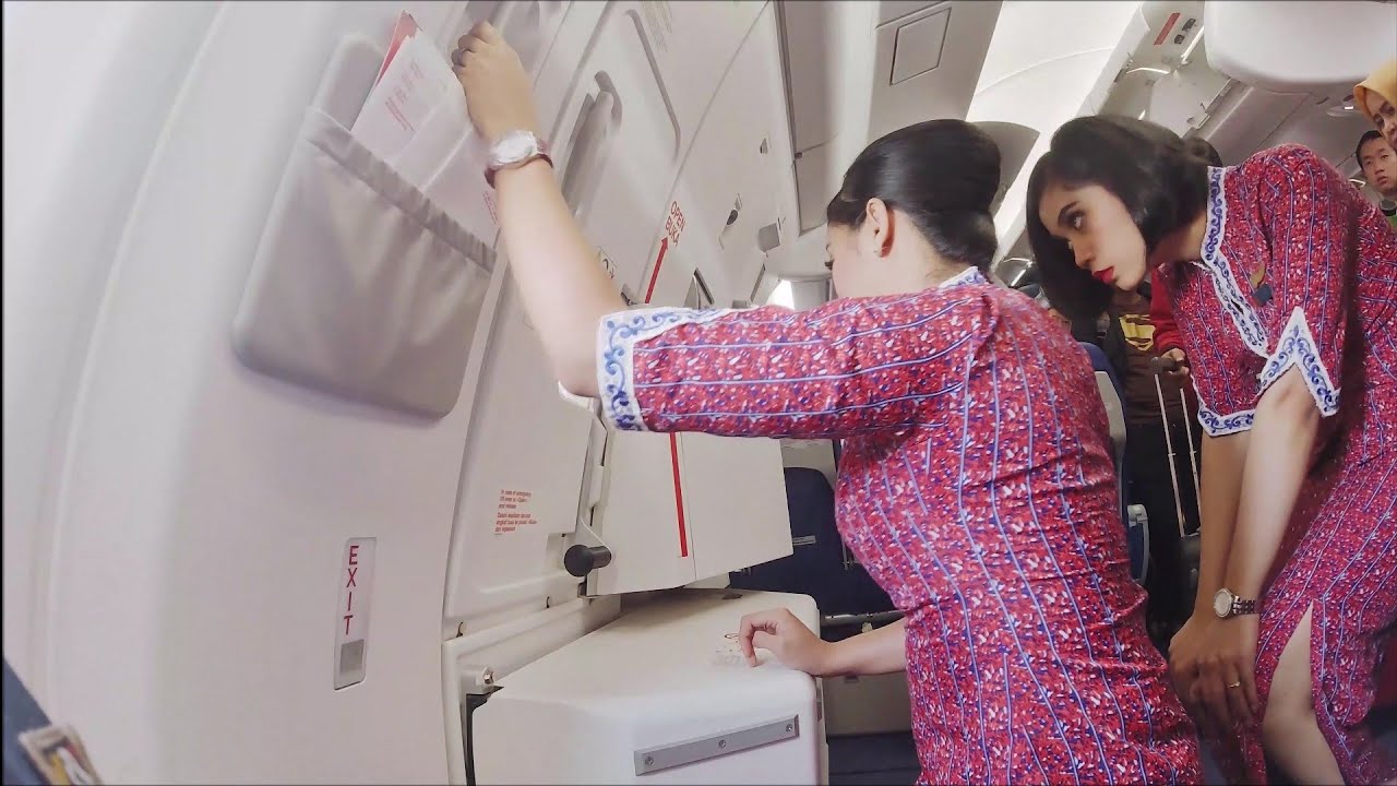 Pramugari Cantik Lion Air Saat Membuka Pintu Pesawat Airbus A330 900 Neo Tutorial