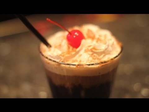 how-to-make-kahlua-with-vodka-&-maxim-coffee-:-gourmet-cocktails-&-dessert-martinis