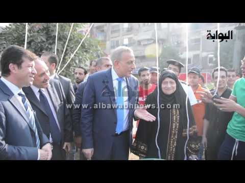 محافظ الجيزة لشباب يلتقط سليفي معه ده موبايلك