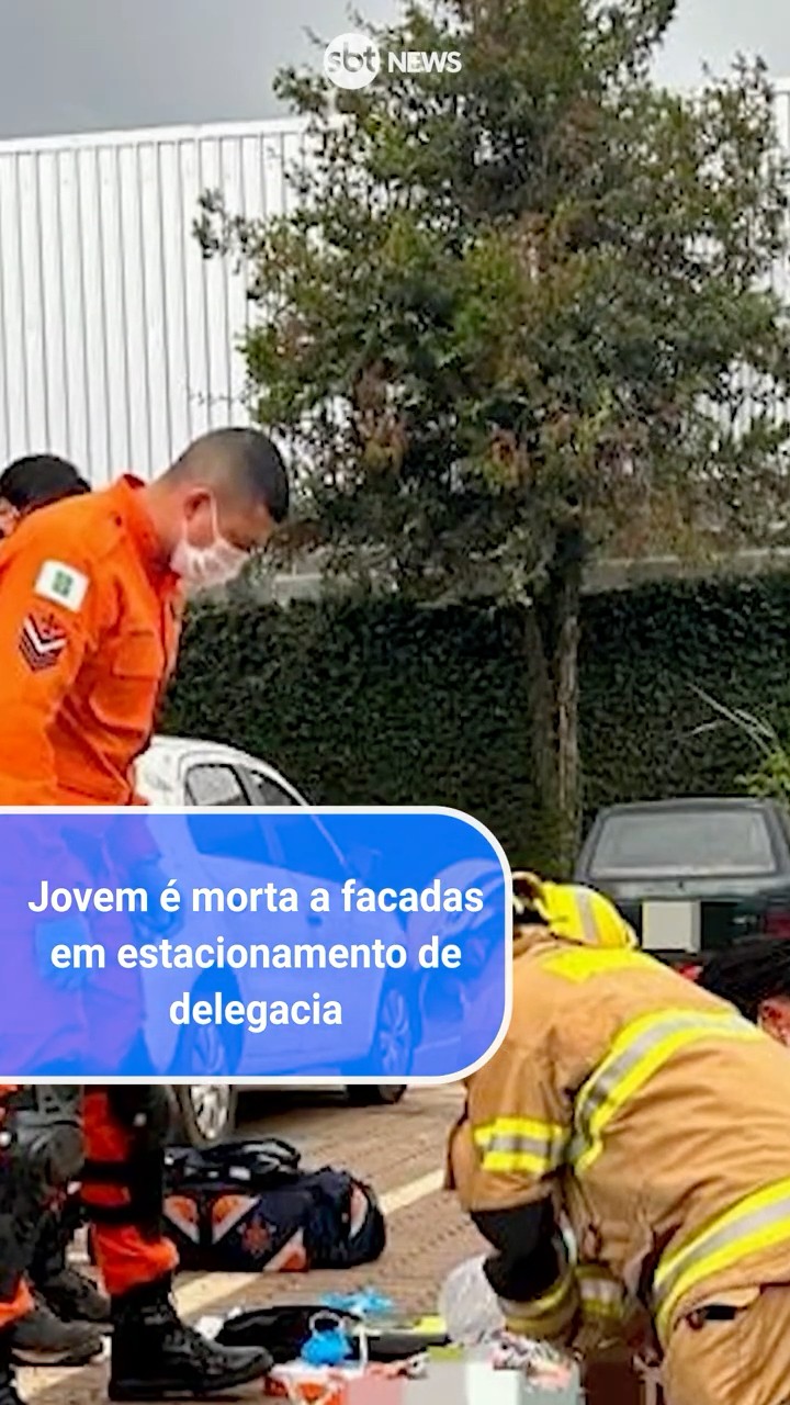 Jovem é morta a facadas em estacionamento de delegacia