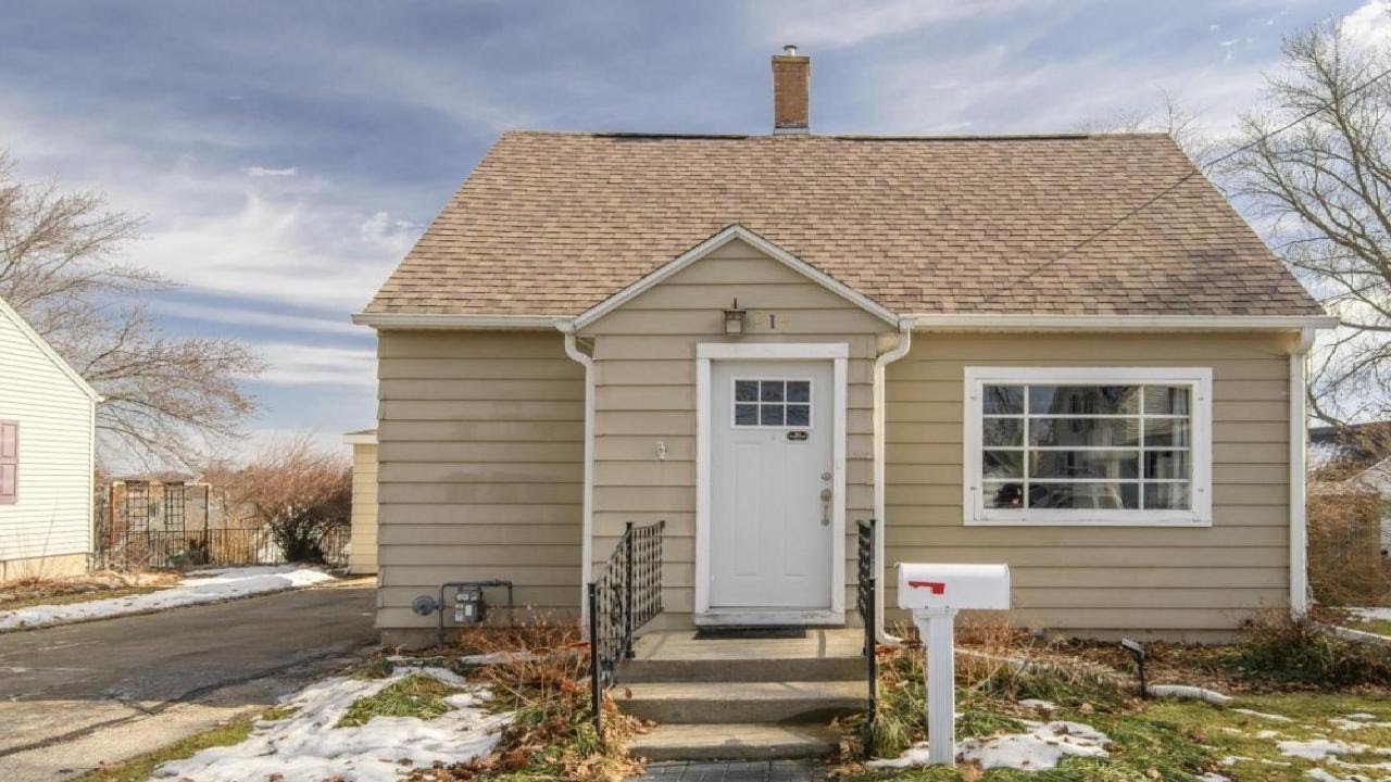 217 Fremont St, Watertown, WI Presented by Christine Leny.