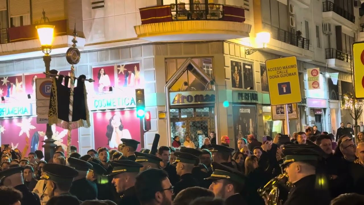 Banda Centuria Romana Macarena, abriéndole paso a la Esperanza Macarena