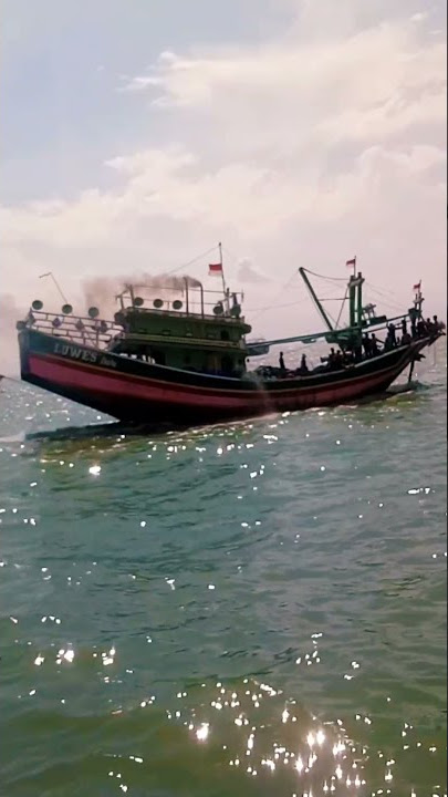 Kapal kursin bokong jengking berangkat, gas poll