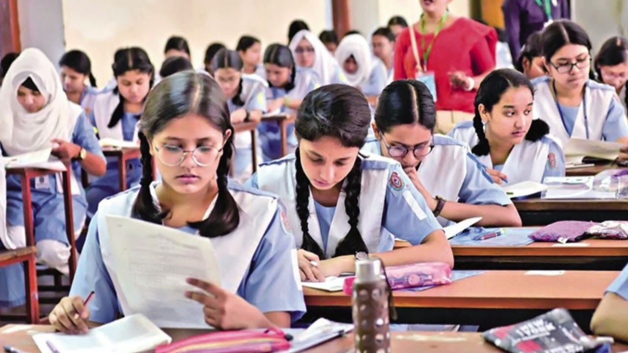98,000 Students Admitted to Govt Schools, 207,000 to Private Schools: Admission Update