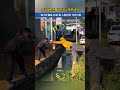 外卖员稀里糊涂悟出了绝世武功一通手忙脚乱后奶茶烟人都没事可喜可贺网友刚开始看担心可怎么办后来心放下笑