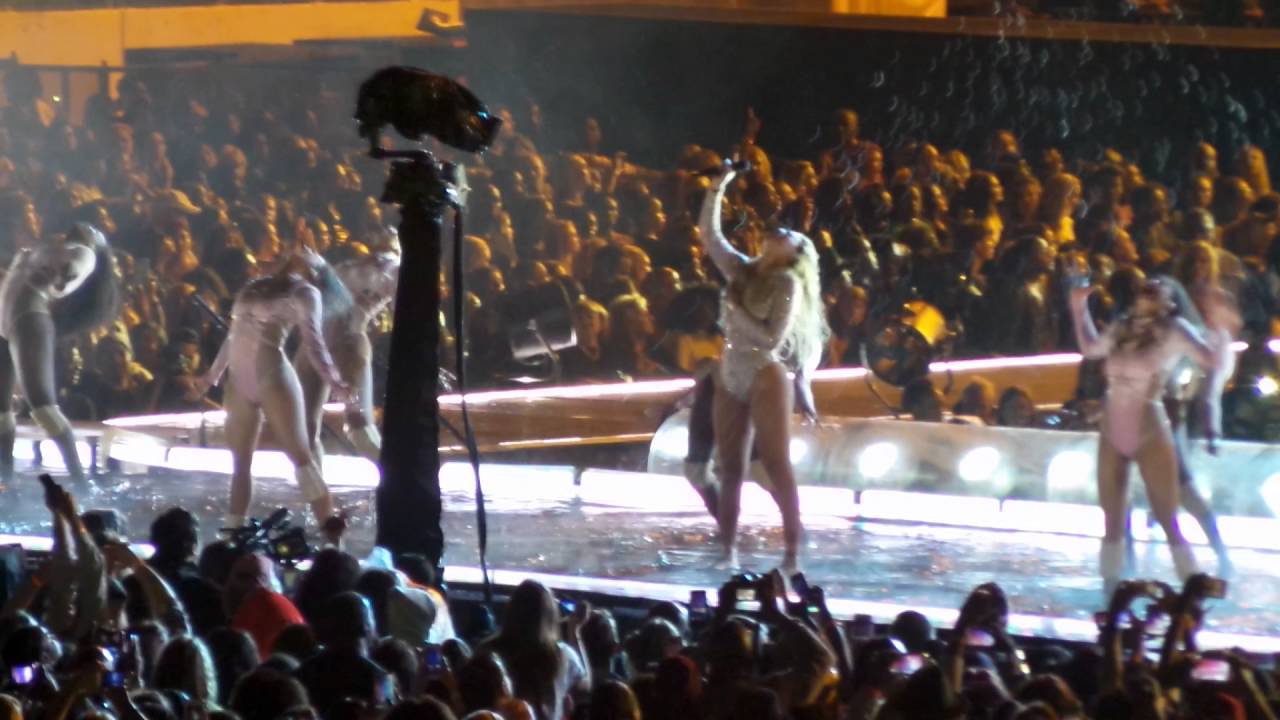 Fancam: Beyonce - Formation Tour - Freedom & Survivor - Nashville Live