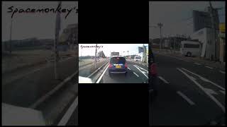 dashcam crash Japan van drives into building at intersection