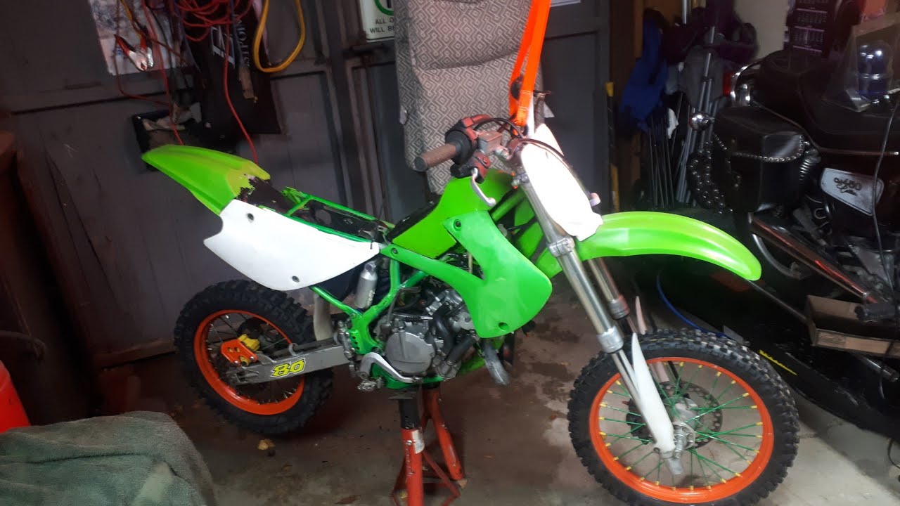 Kawasaki KX80 seat, rad shroud and gas tank removal - YouTube