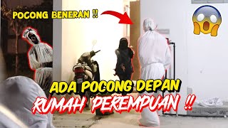 ADA POCONG DEPAN RUMAH PEREMPUAN !! - SERAM SAMPAI LARI !