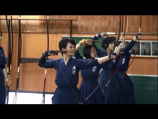 惊奇日本 穿上弓道服的女生超帥氣 弓道着姿の女の子はカッコイイ ビックリ日本 Youtube