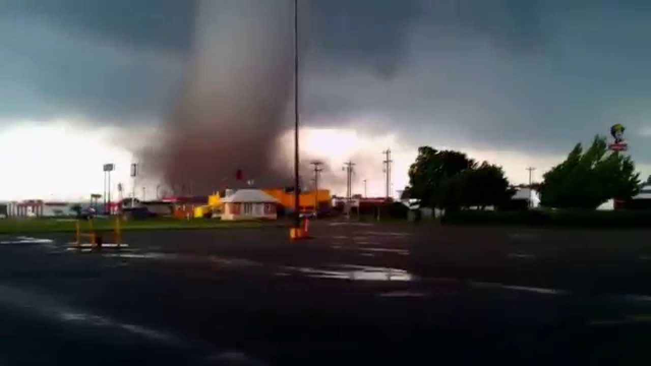 2014 EF5 TORNADO Footage Caught on Tape Best Tornado Disaster Tips