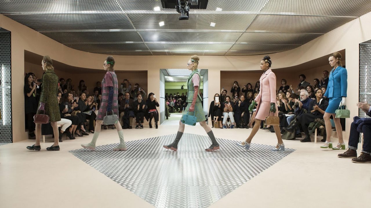 PRADA FALL/WINTER 2015 WOMENSWEAR SHOW