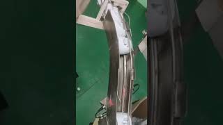 Automatic assembly machine for aerosol caps