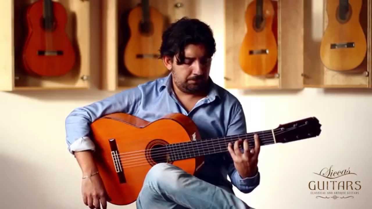 Antonio Rey plays Alma on a 1973 José Ramirez