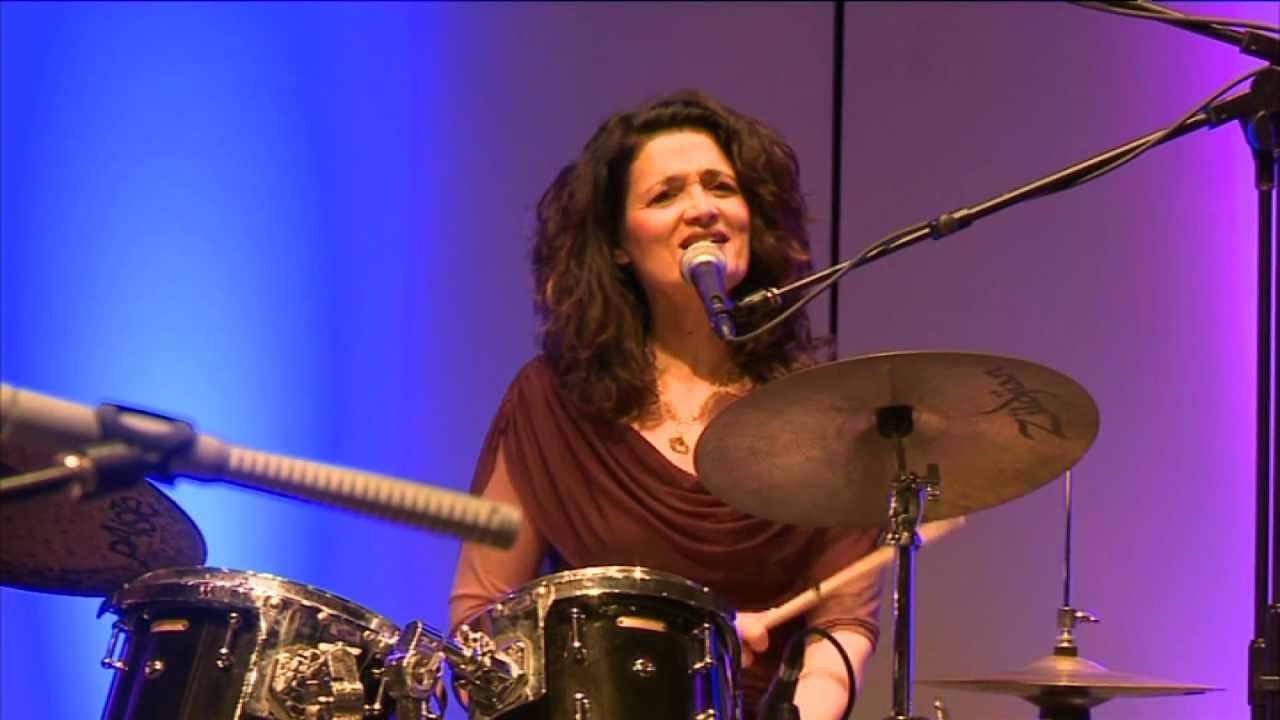 יום יבוא  Yom Yavo - Iris & Ofer Portugaly w. their Gospel Choir