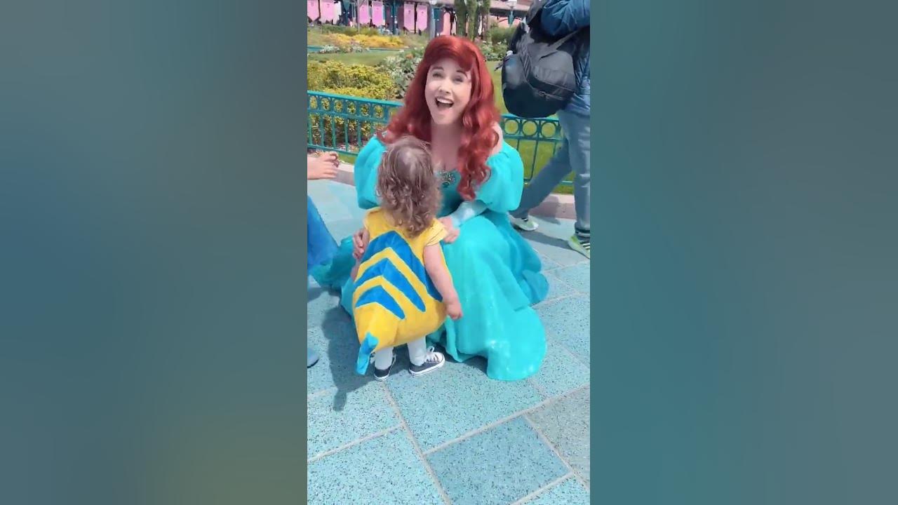 Flounder found Ariel in Disneyland Paris ❤️ #disney #thelittlemermaid #disneylandparis #ariel