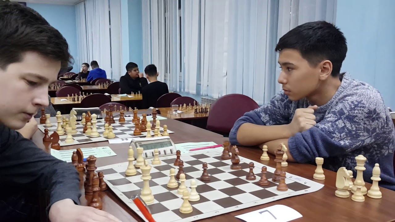 двое за шахматной доской. шахматные игроки. костюм шахматиста для мальчика. шахматы второй класс. ддт юлдаш уфа шахматист бойцов.