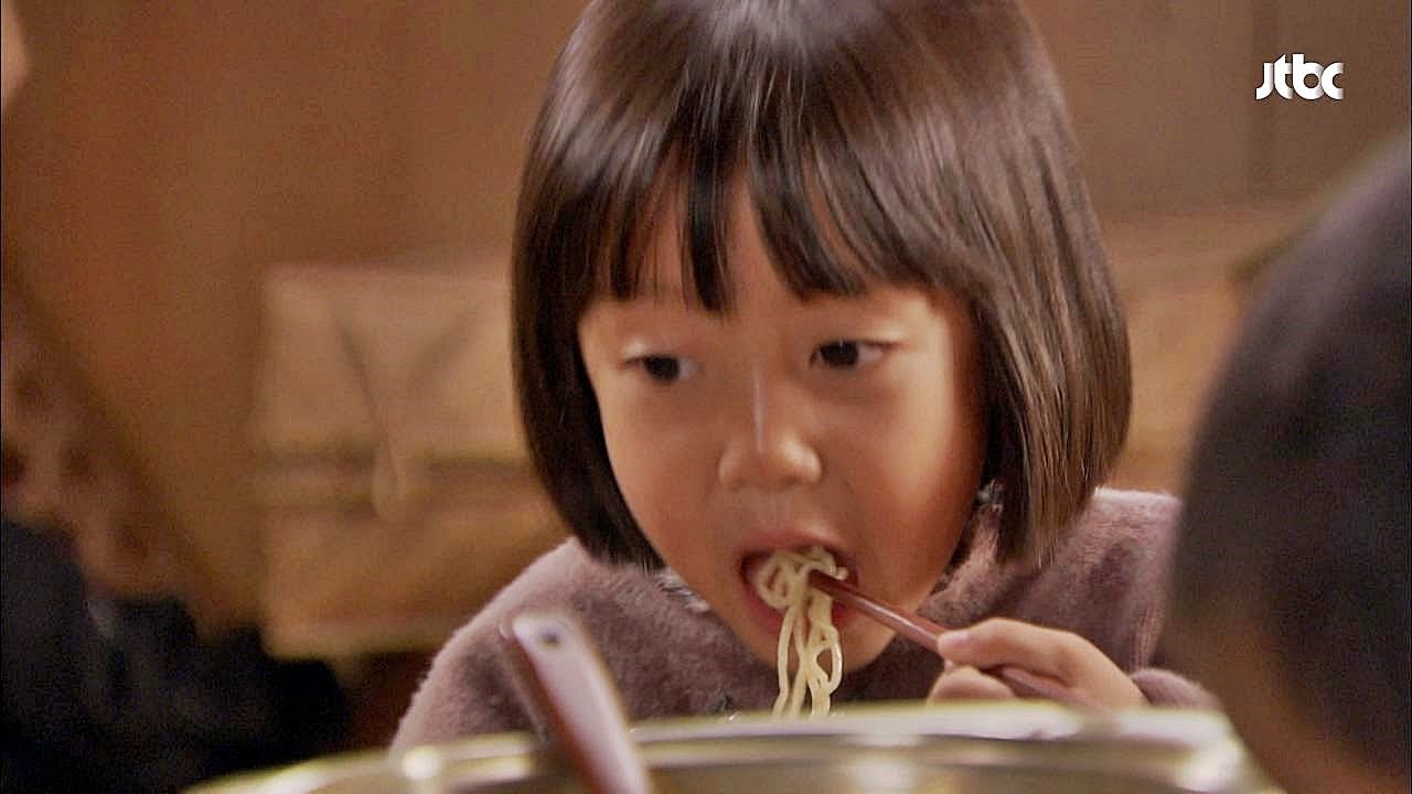 동생들과 함께 먹는 꼬불거리는 국수, 라면!  맏이 10회