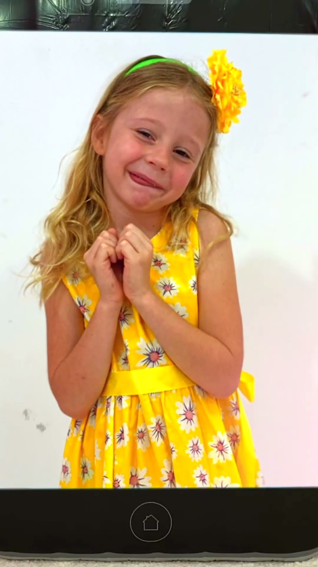 Nastya membuat wajah lucu #shorts