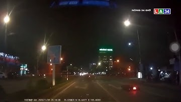 Camera nóng | Hai cô gái ngã nhào xuống đường vì bị giật túi xách | LONG AN TV