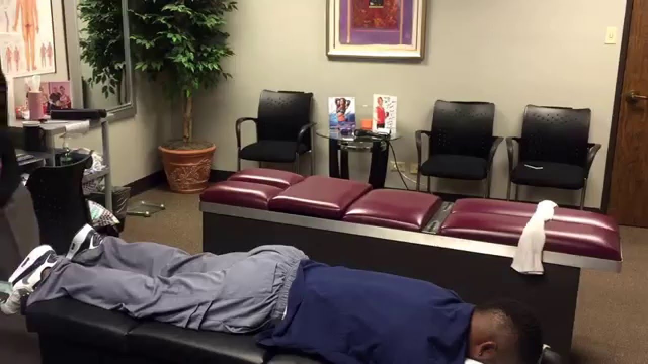 Chiropractic Adjustment By Dr  Eric Juntunen At Advanced Chiropractic Relief