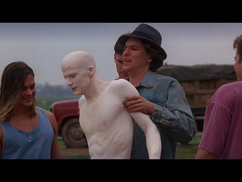 لونه غريب فبيضربوه بس بيطلع ان عنده قوة خارقة و بينتقم منهم ملخص فيلم Powder