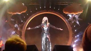 25 – Carly Rae Jepsen – Surrender My Heart (Live) @ Hearst Greek Theatre Resimi