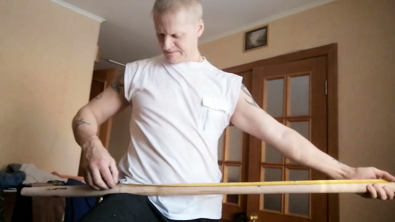 Растяжка плеч палкой, ещё улучшить смог 