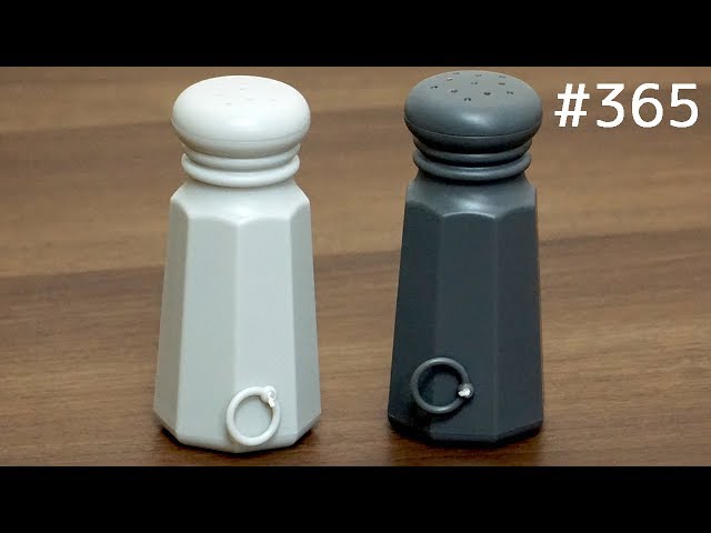 ブルブル震える塩コショウ入れ。 MOVERS & SHAKERS Salt and Pepper