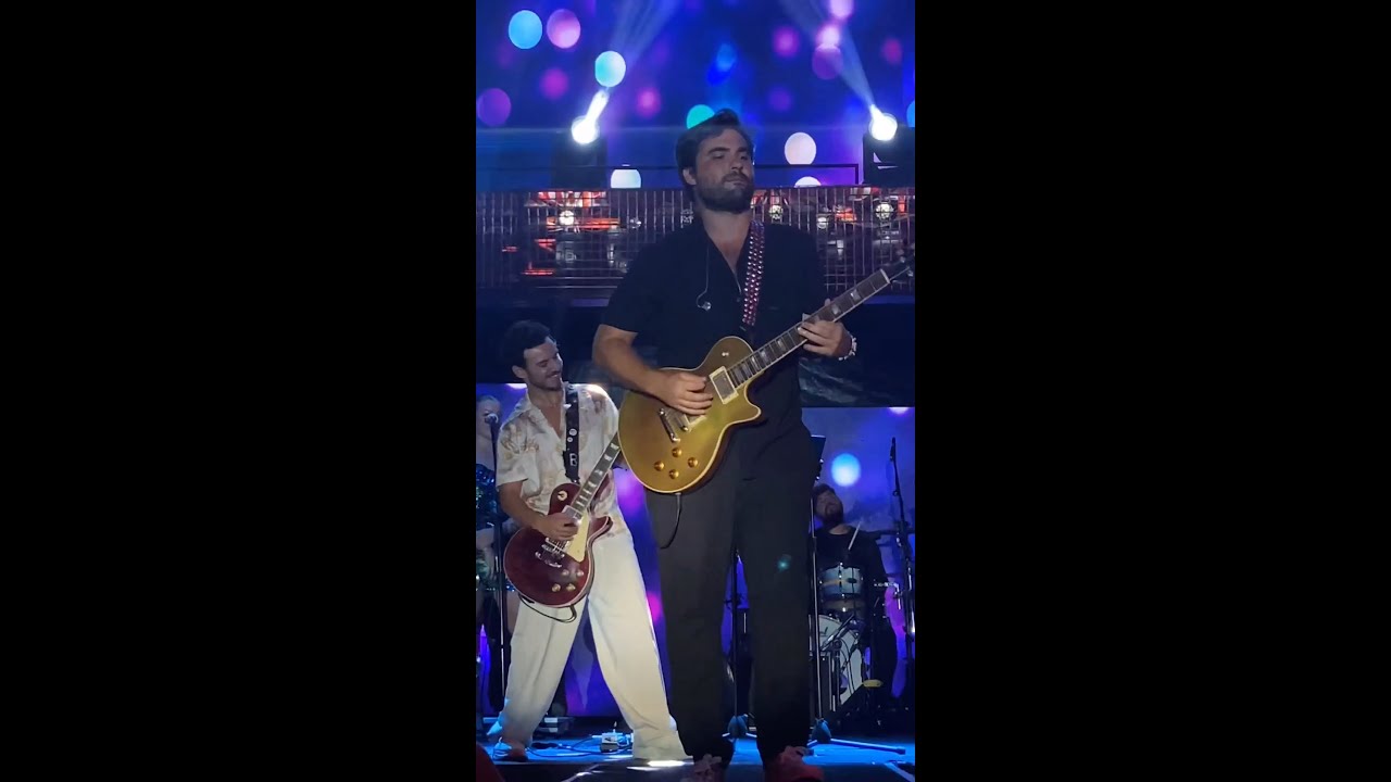 Buray Hoşsöz~Nilüfer canlı performans (Müslüm Gürses cover) Tolga Şanlı ile gitar şovlu 