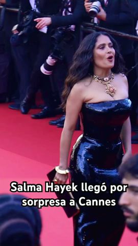 #SalmaHayek apareció en #Cannes para ver #EmiliaPerez protagonizada por Zoe Saldaña y #selenagomez