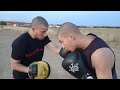 Practicando como organizar el tempo al tirar el golpe.#total #style #boxing Prt. 1