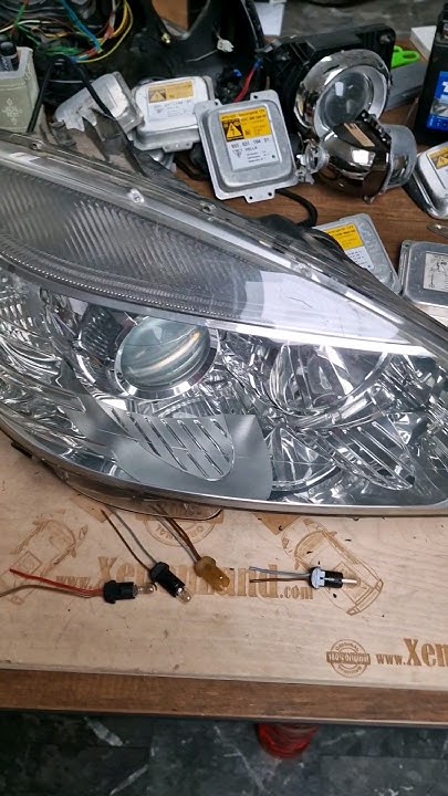 Mercedes-Benz C-Class W204 headlight side parking light socket and