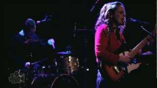 Anna Calvi - Suzanne And I (Live in New York) | Moshcam