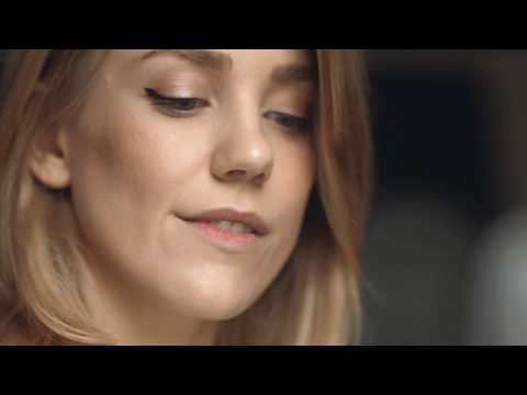 In Pour Être Au Contact Des Gens - Marine Servat | #InItTogether - In Pour Être Au Contact Des Gens - Marine Servat | #InItTogether