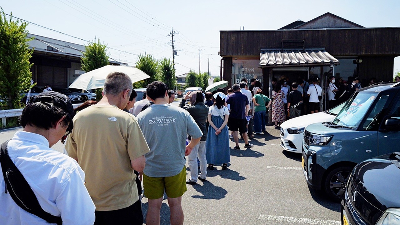 ６０席が即満席→麺切れ閉店！兄弟の鮮やかな注文捌きが炸裂する大行列うどん屋丨Udon Noodles Restaurant in Japan