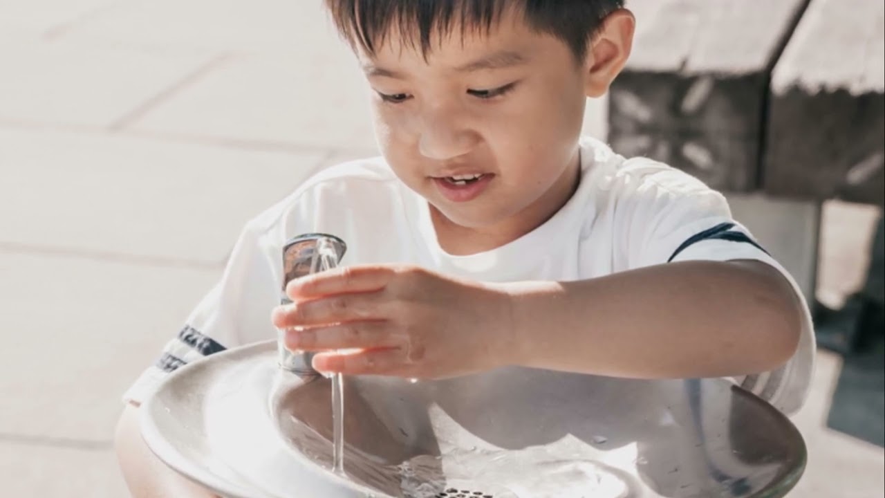 Why Do We Get Thirsty 💧 Fun Science for Kids About Hydration and the Body!