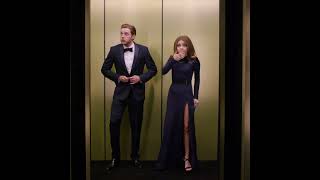 Sarah Hyland | Golden Globes Party Elevator | InStyle