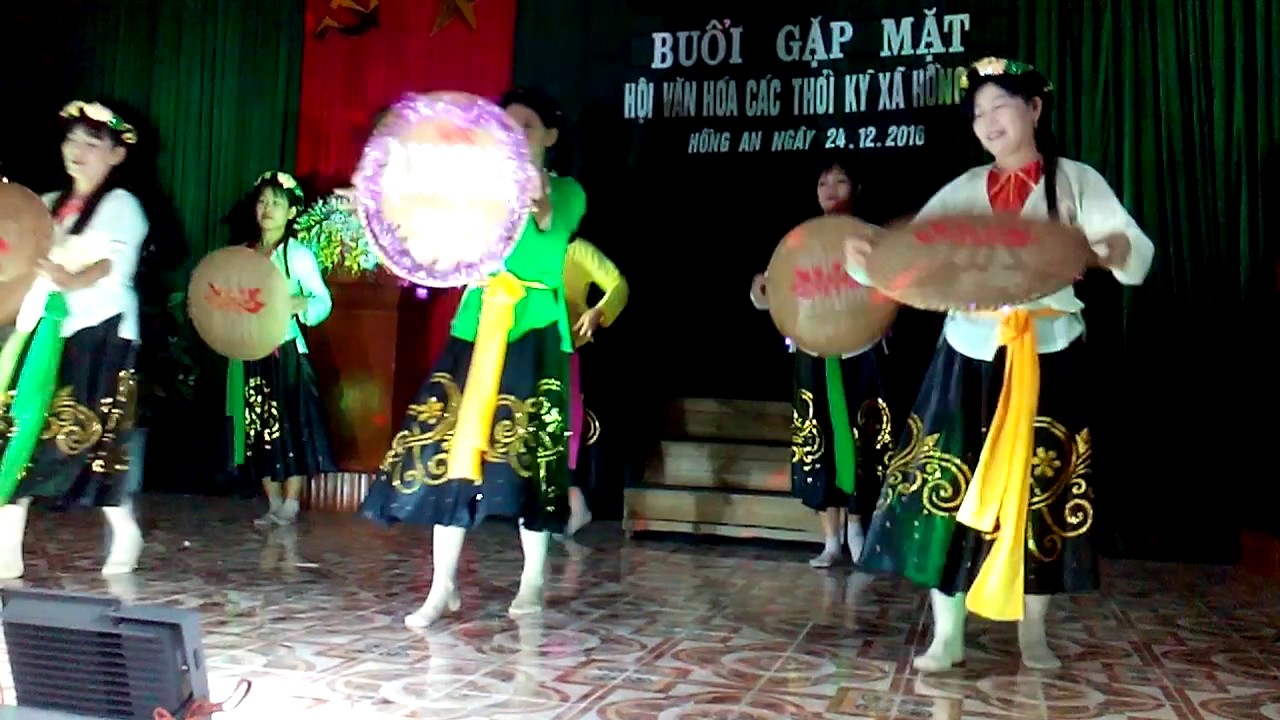 Múa đi cấy (tốp múa Quyết tiến Hồng an)