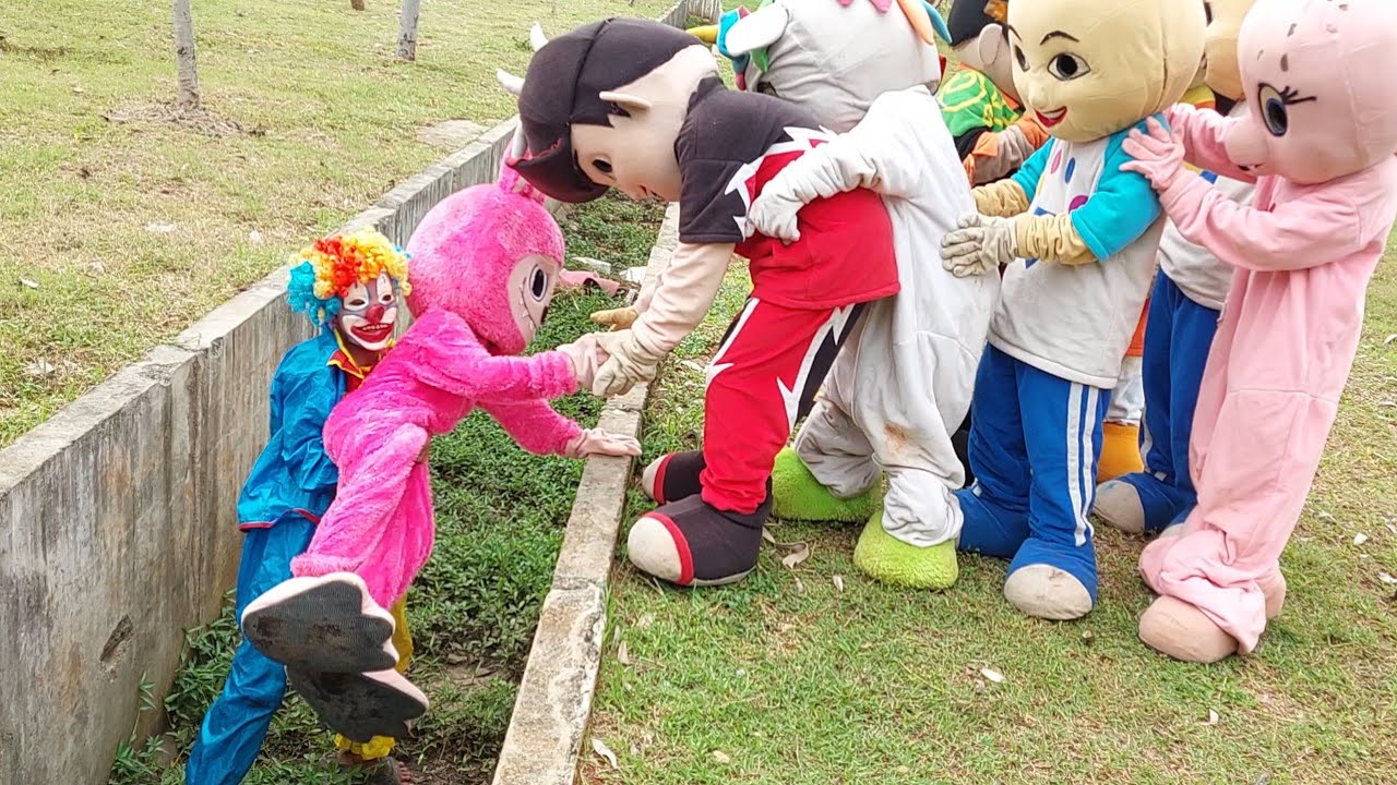 MENOLONG BADUT LABUBU JATUH DI GORONG - GORONG ‼️ PETAK UMPET BADUT
