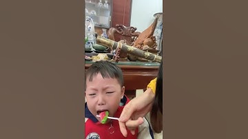 Pipi ngốc nghếch bị mẹ tham lam cướp mất kẹo mút dưa hấu.con khóc mẹ còn cười à-#shorts